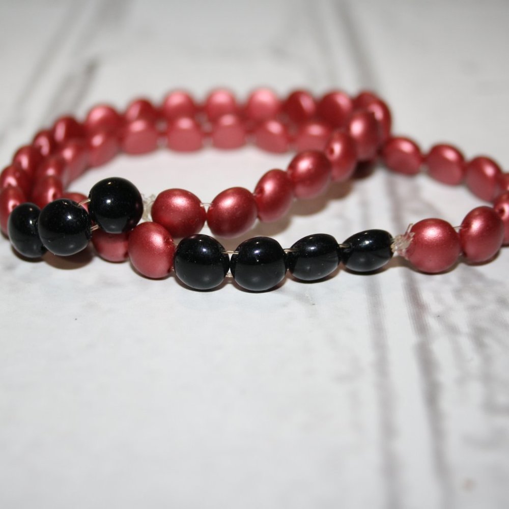 Beautiful pink and black beaded bracelet set of 2 7"
